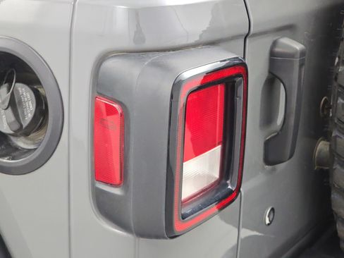 Used 2021 Jeep Wrangler Sport image 31