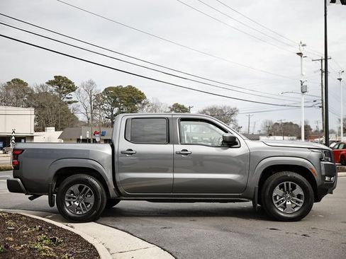Used 2025 Nissan Frontier SV w/ SV Convenience Package image 11