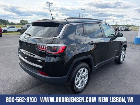Used 2025 Jeep Compass Latitude w/ Sun & Sound Group AWD/4WD image 5