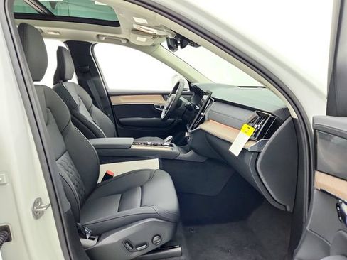 New 2025 Volvo XC90 T8 Plus w/ Protection Package Premier AWD/4WD image 14