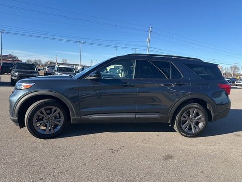 Used 2022 Ford Explorer XLT w/ Equipment Group 202A image 28