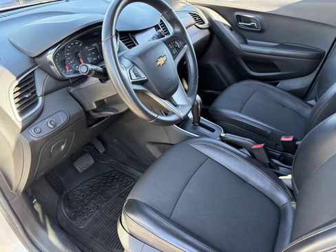 Certified 2022 Chevrolet Trax LT w/ Sport Edition FWD image 19