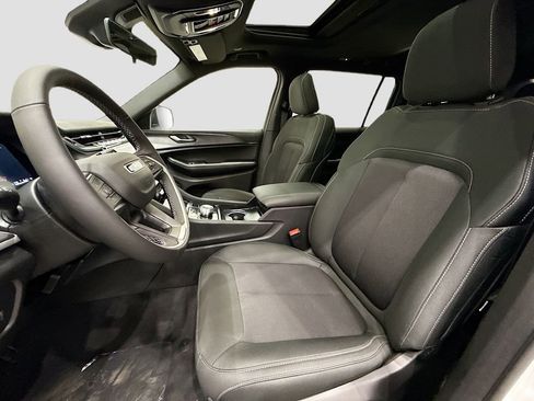 New 2025 Jeep Grand Cherokee L Laredo w/ Luxury Tech Group I image 10