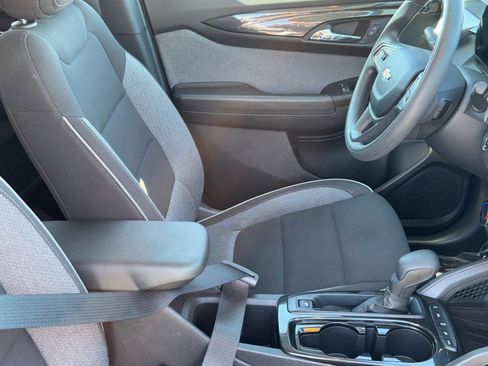 Used 2025 Chevrolet TrailBlazer LT image 12