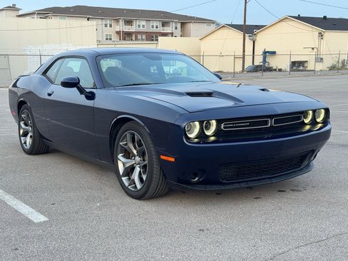 Used 2016 Dodge Challenger SXT w/ Driver Convenience Group image 2