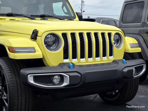 Used 2023 Jeep Wrangler Unlimited Sahara w/ Cold Weather Group AWD/4WD image 6