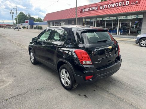 Used 2018 Chevrolet Trax LS w/ LPO, Cargo Package AWD/4WD image 3