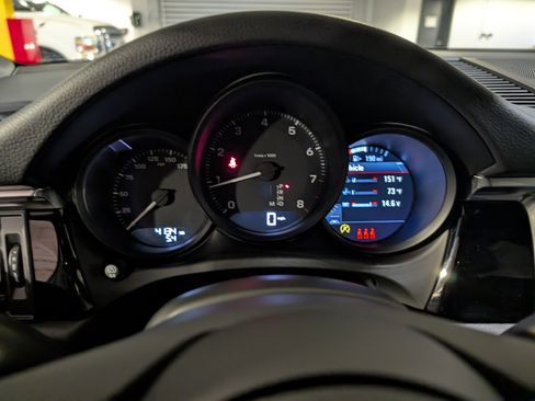 Used 2025 Porsche Macan image 31