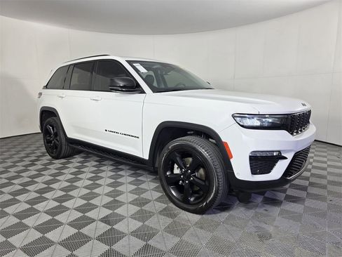 Certified 2023 Jeep Grand Cherokee Limited w/ Luxury Tech Group II image 2