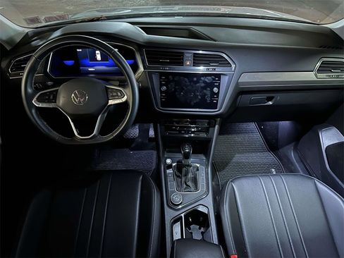 Used 2022 Volkswagen Tiguan SE image 16