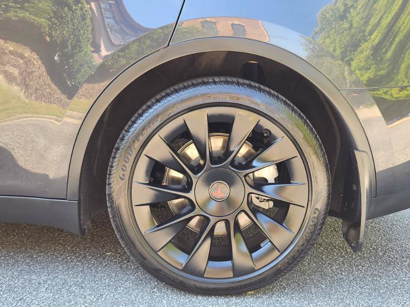 Used 2024 Tesla Model Y 2WD image 19