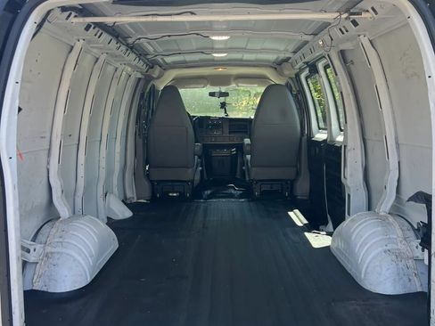 Used 2015 Chevrolet Express 2500 RWD image 13