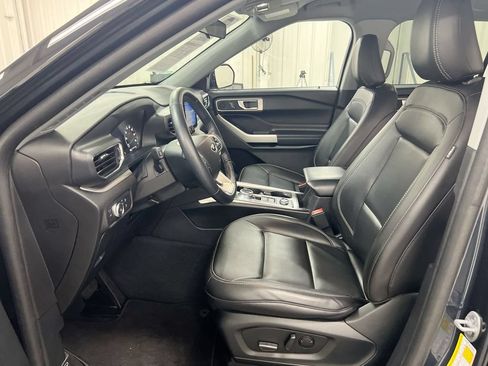 Used 2022 Ford Explorer XLT w/ Equipment Group 202A AWD/4WD image 20