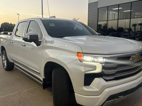 Used 2022 Chevrolet Silverado 1500 High Country w/ High Country Premium Package AWD/4WD image 1