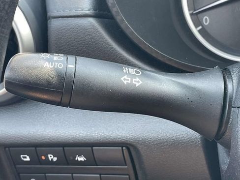 Used 2025 Nissan Versa S FWD image 24