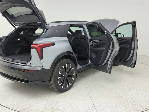 New 2025 Chevrolet Blazer EV RS image 11