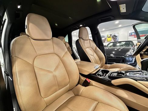 Used 2017 Porsche Cayenne S w/ Premium Package AWD/4WD image 20