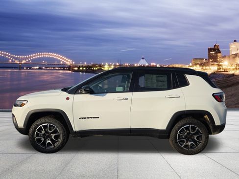 New 2026 Jeep Compass Trailhawk w/ Sun, Sound & Navigation Group image 2
