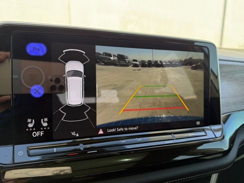 Used 2024 Volkswagen Atlas SEL image 11