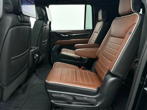 Used 2023 GMC Yukon XL Denali Ultimate w/ LPO, Floor Liner Package AWD/4WD image 57