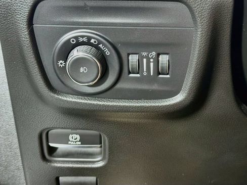 Used 2023 Jeep Grand Cherokee Limited w/ Luxury Tech Group II AWD/4WD image 11