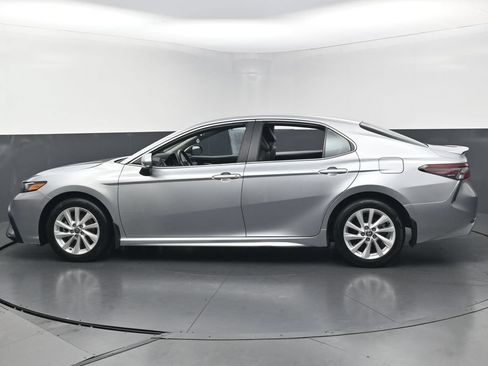 Used 2024 Toyota Camry SE FWD image 7