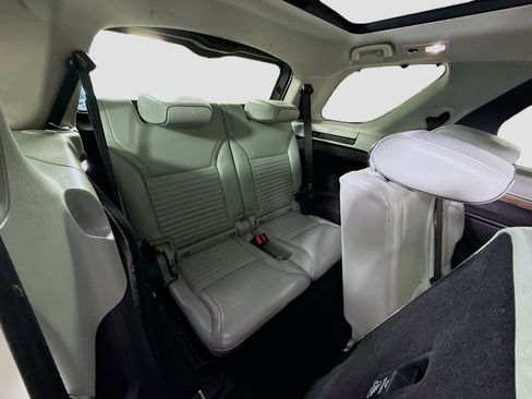 Used 2017 Land Rover Discovery HSE Luxury image 41