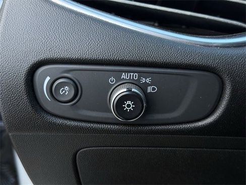 Used 2018 Chevrolet Malibu LT image 21