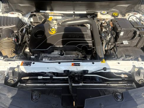 Used 2024 Chevrolet Equinox LT FWD image 21