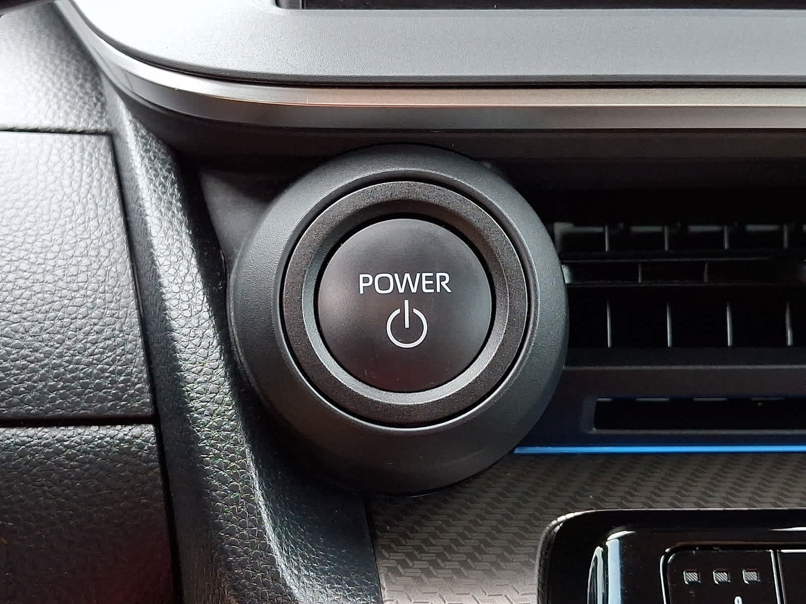 Certified 2025 Toyota Prius XLE FWD image 27