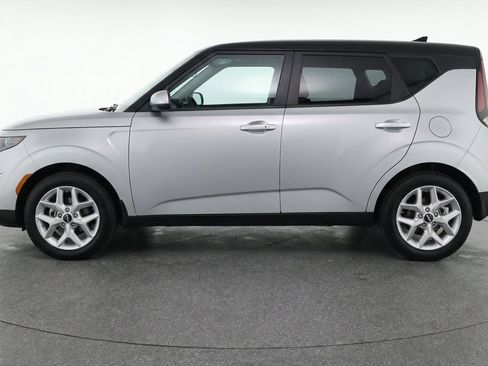Used 2025 Kia Soul LX w/ LX Technology Package FWD image 5