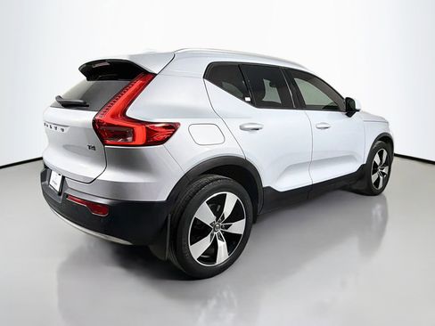 Used 2020 Volvo XC40 T4 Momentum w/ Protection Package Premier FWD image 6