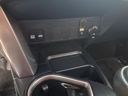 Used 2017 Toyota RAV4 XLE image 9