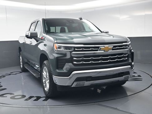 Used 2025 Chevrolet Silverado 1500 LTZ w/ LTZ Premium Package image 3