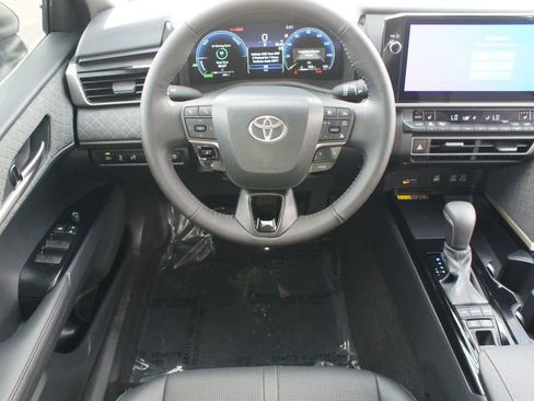 Used 2026 Toyota Camry Hybrid image 5