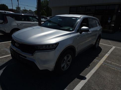 Used 2021 Kia Sorento LX AWD/4WD image 1