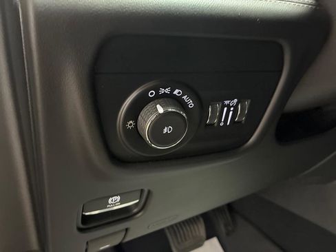 Used 2023 Jeep Grand Cherokee Summit AWD/4WD image 18
