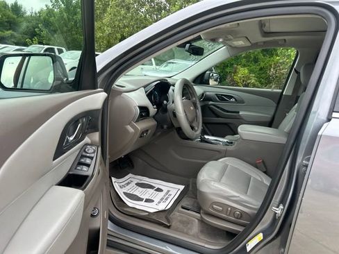 Used 2019 Chevrolet Traverse Premier w/ Driver Confidence II Package FWD image 10