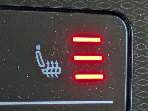 Certified 2025 Volkswagen Taos SE w/ Black Wheel Package image 30