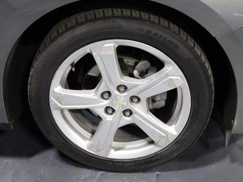 Used 2017 Chevrolet Volt LT w/ Comfort Package FWD image 33