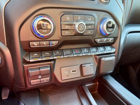 Used 2021 GMC Sierra 1500 Denali w/ Denali Ultimate Package image 32