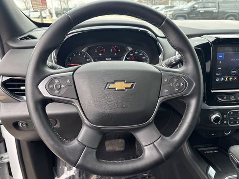 Used 2023 Chevrolet Traverse LT w/ Rear Camera Mirror Package image 22