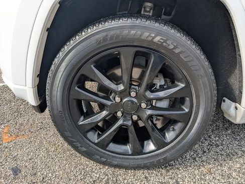 Used 2020 Jeep Grand Cherokee Altitude AWD/4WD image 21