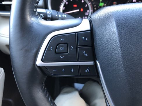 Used 2022 Toyota Highlander XLE image 22