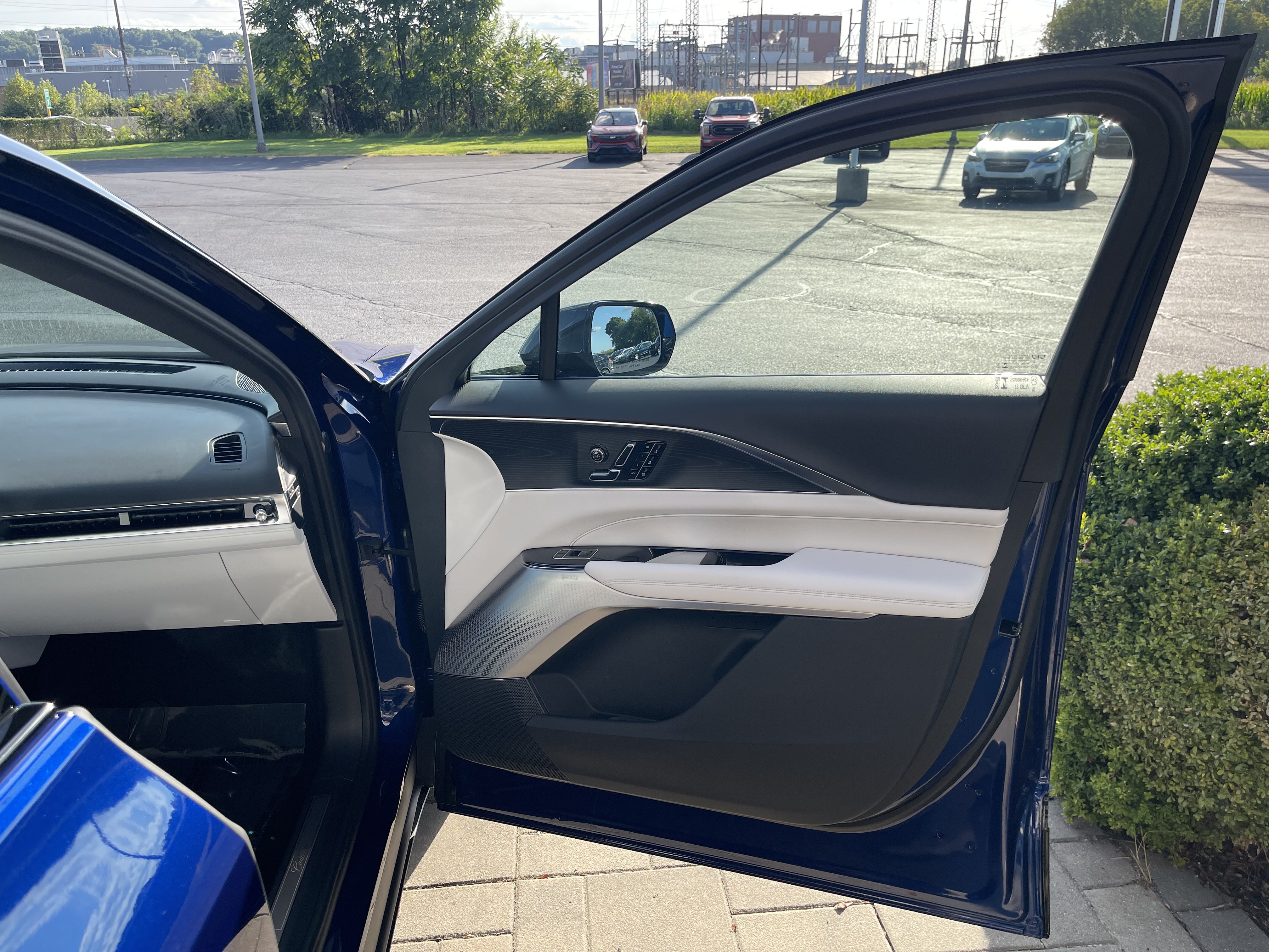 Used 2026 Cadillac Lyriq Premium Sport w/ LPO, Blue Accent Package AWD/4WD image 20
