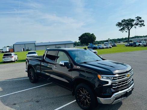 Used 2023 Chevrolet Silverado 1500 LTZ w/ LTZ Premium Package AWD/4WD image 26