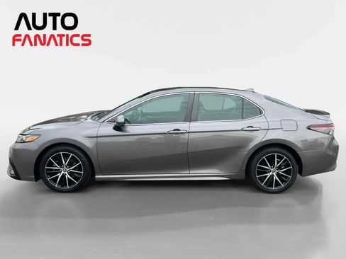 Used 2021 Toyota Camry SE FWD image 2