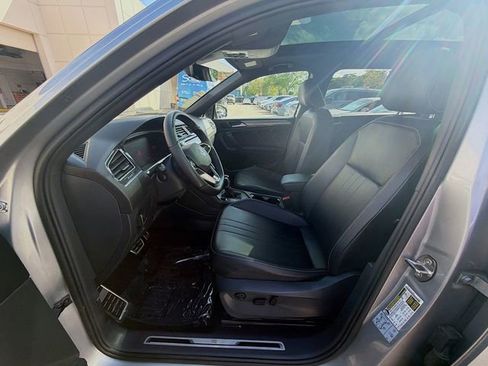 Used 2022 Volkswagen Tiguan SE R-Line FWD image 18