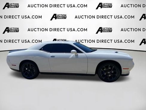 Used 2022 Dodge Challenger SXT w/ Driver Convenience Group RWD image 23