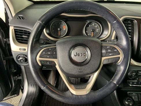 Used 2016 Jeep Cherokee Limited image 10